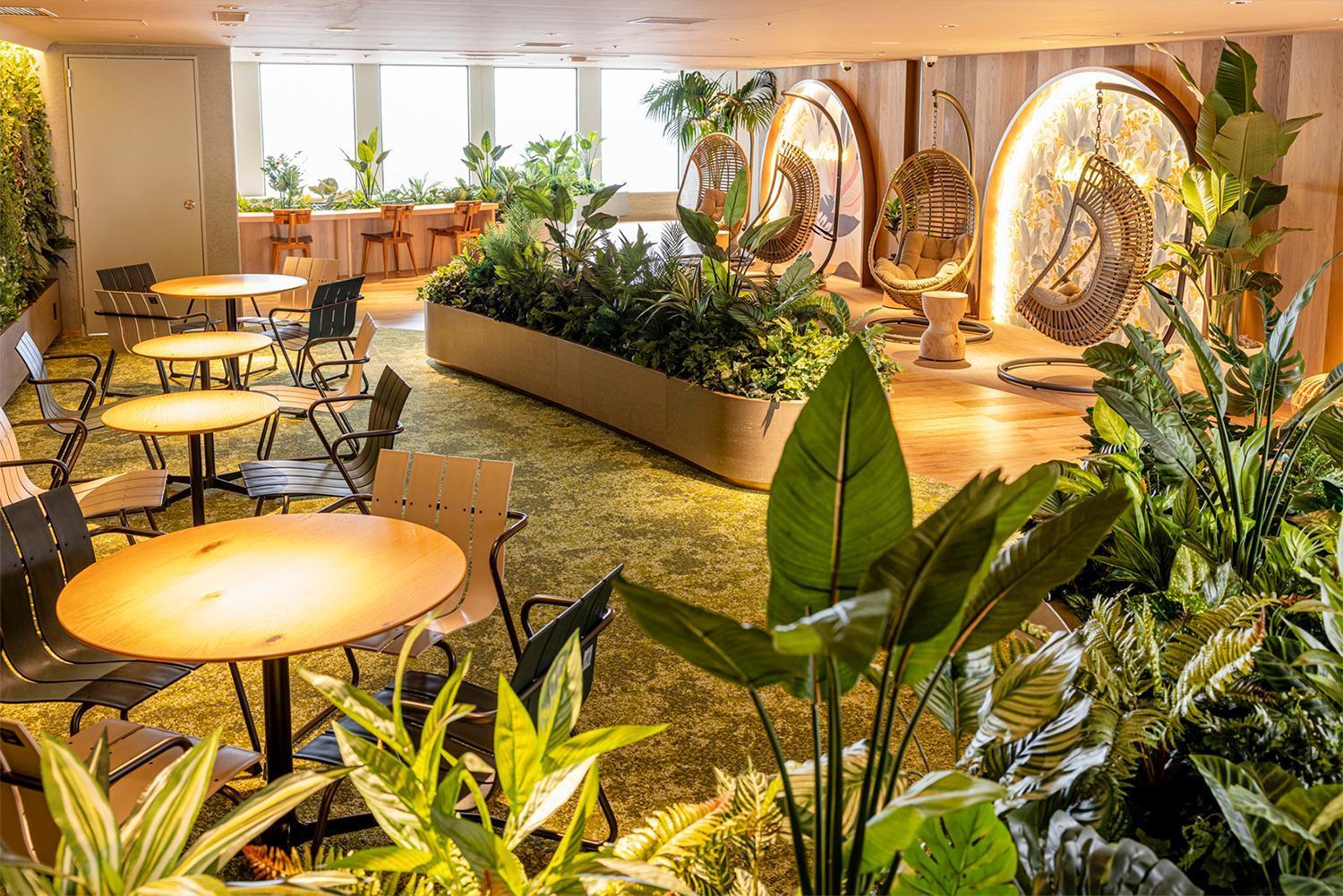 Keio Plaza Hotel Tokyo Esterno foto The interior of the lounge
