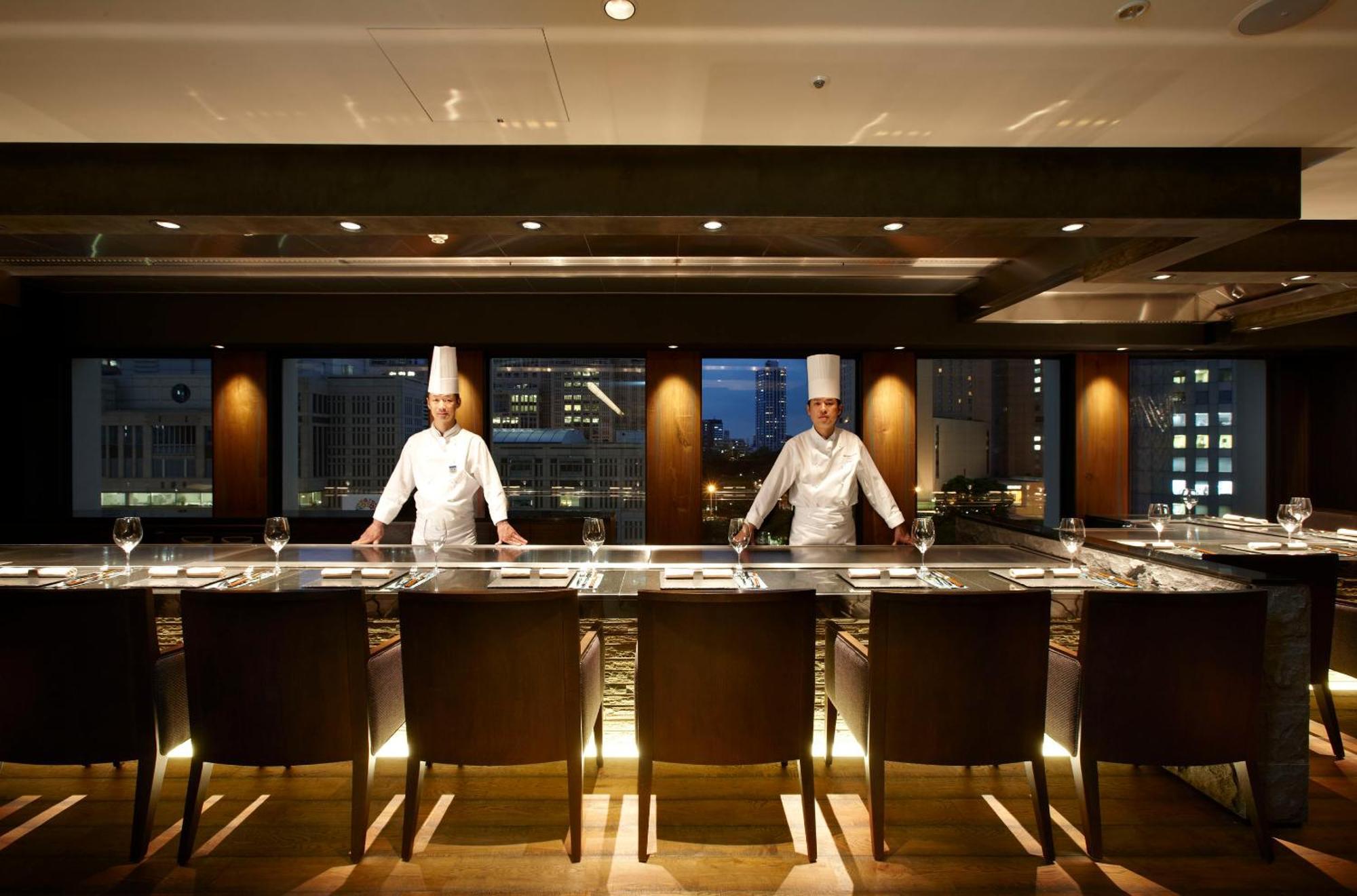 Keio Plaza Hotel Tokyo Esterno foto The Chef's Table at the Mandarin Oriental, Tokyo