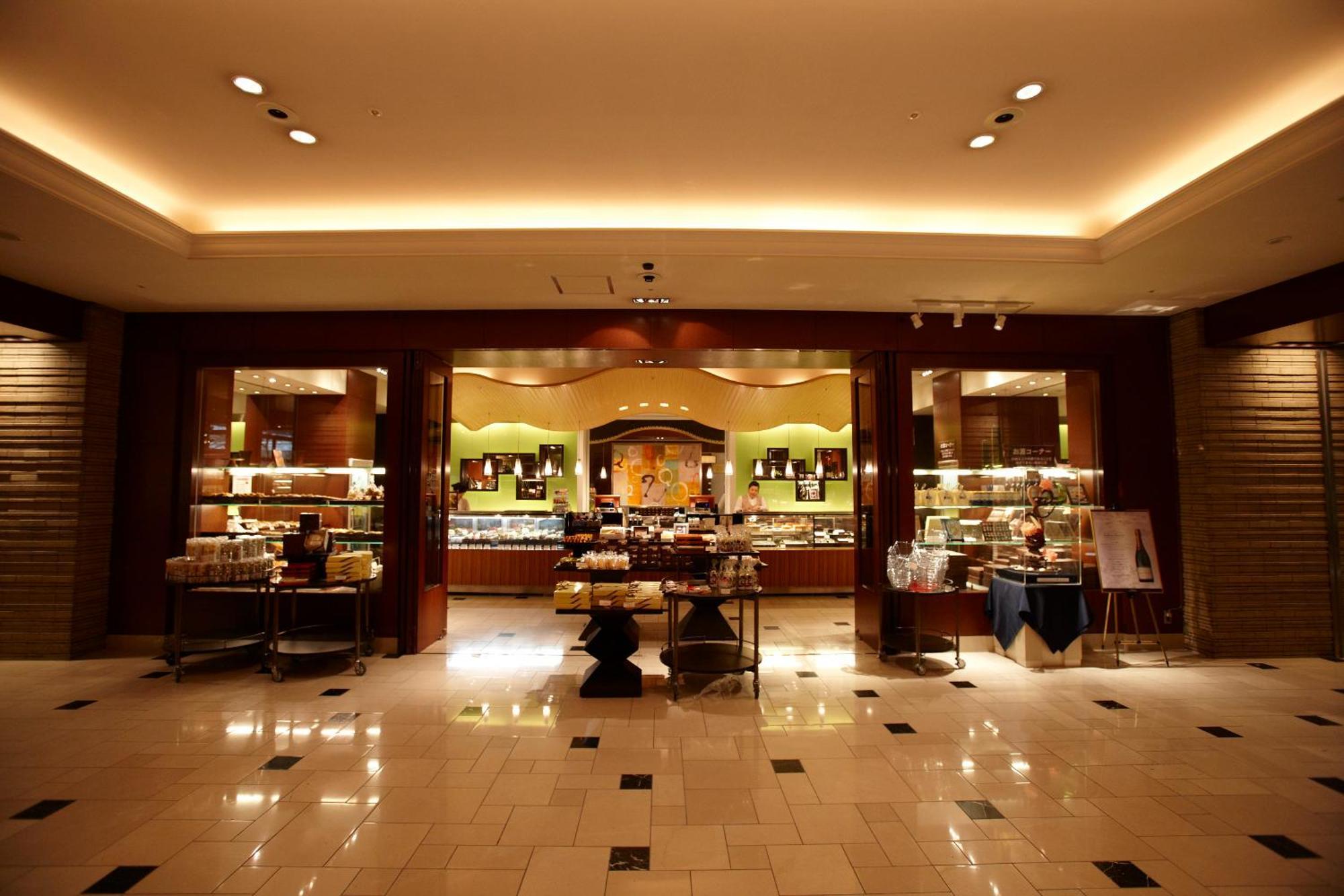 Keio Plaza Hotel Tokyo Esterno foto Lobby